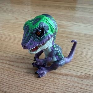 Fingerlings Untamed Raptor dinosaur interactive toy